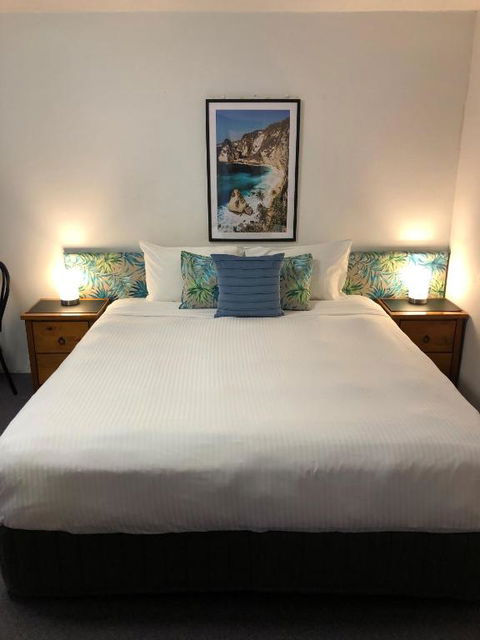 Avaleen Lodge Motor Inn - Accommodation Sunshine Coast 3