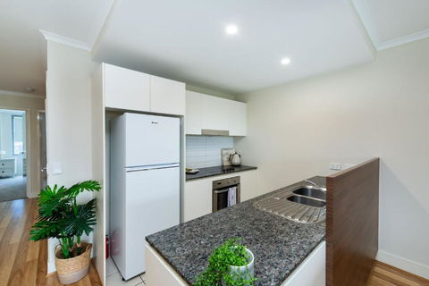 Avenue 16 - Accommodation Sunshine Coast 3