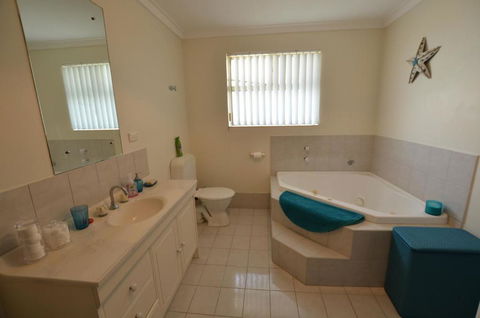 Ayres Rocks - Accommodation Sunshine Coast 3