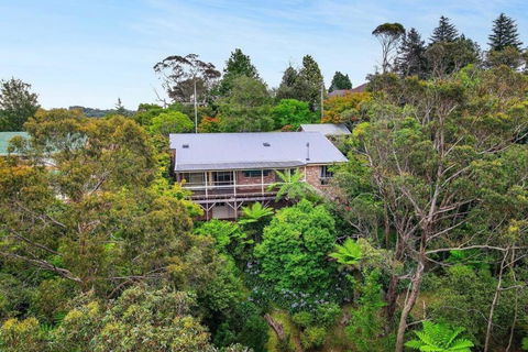 Azimuth - Spacious Family Retreat With City Views - Accommodation Sunshine Coast 0