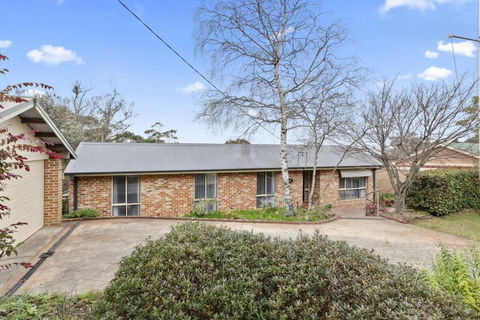 Azimuth - Spacious Family Retreat With City Views - Accommodation Sunshine Coast 1