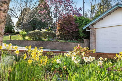 Azimuth - Spacious Family Retreat With City Views - Accommodation Sunshine Coast 2