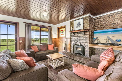 Apollo Bay Cottages- Hopetoun - Accommodation Sunshine Coast 0