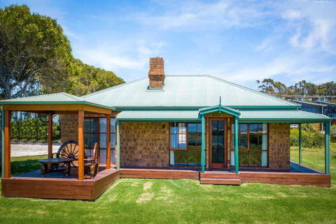 Apollo Bay Cottages- Marriners - Accommodation Sunshine Coast 1