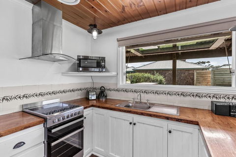 Apollo Bay Cottages- Marriners - Accommodation Sunshine Coast 2