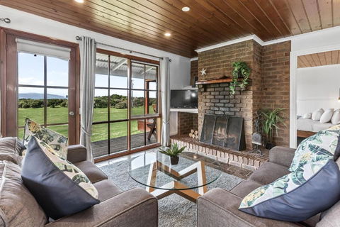 Apollo Bay Cottages- Marriners - Accommodation Sunshine Coast 0