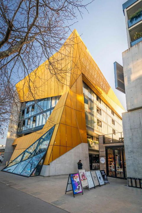 Architectural Delight On Lonsdale - Accommodation Sunshine Coast 1
