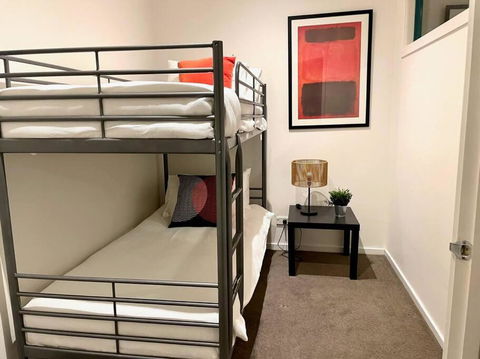 Astral Apartments - Perfectly Located 2 Bedroom Apartment In St Kilda - Accommodation Sunshine Coast 3