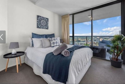 AU1 - Aurora Skyscraper CBD For Business Or Pleasure - Accommodation Sunshine Coast 3