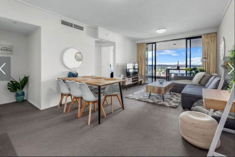 AU1 - Aurora Skyscraper CBD For Business Or Pleasure - Accommodation Sunshine Coast 1