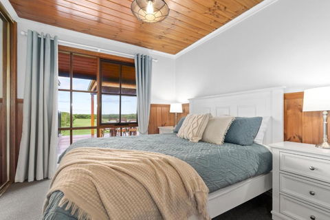 Apollo Bay Cottages- Wild Dog - Accommodation Sunshine Coast 1