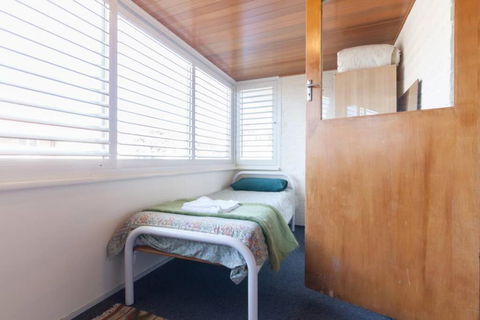 B8 Crawley Apartment 1 BRM & Sleepout Near UWA - Accommodation Sunshine Coast 4