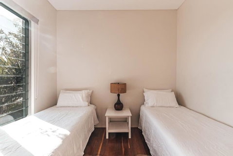 BAY PROPERTIES . The Big Chill - Accommodation Sunshine Coast 3