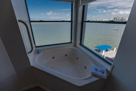 La Promenade - Accommodation Sunshine Coast 4