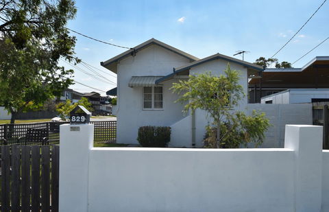 Absolute Waterfront - Accommodation Sunshine Coast 6