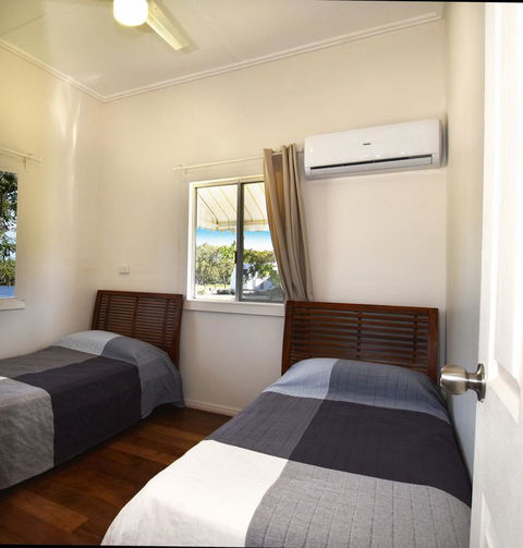 Absolute Waterfront - Accommodation Sunshine Coast 3