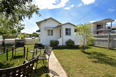 Absolute Waterfront - Accommodation Sunshine Coast 5