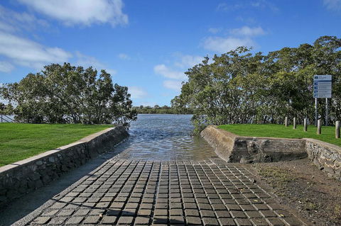 Absolute Waterfront - Accommodation Sunshine Coast 15