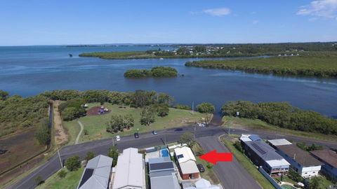 Absolute Waterfront - Accommodation Sunshine Coast 14