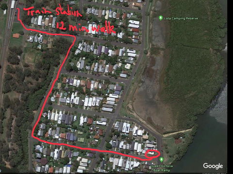 Absolute Waterfront - Accommodation Sunshine Coast 24