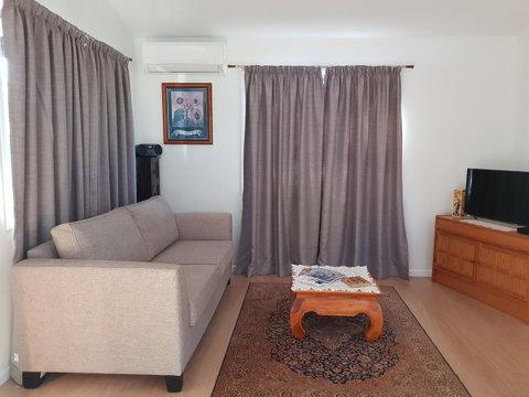 Bee-Haven Cottage - Accommodation Sunshine Coast 6