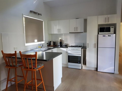 Bee-Haven Cottage - Accommodation Sunshine Coast 2