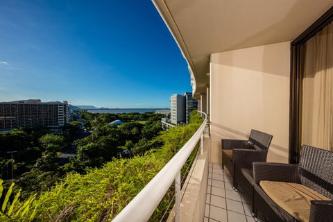 Hilton Cairns - Accommodation Sunshine Coast 27