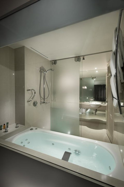Hilton Cairns - Accommodation Sunshine Coast 4