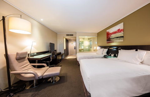 Hilton Cairns - Accommodation Sunshine Coast 11