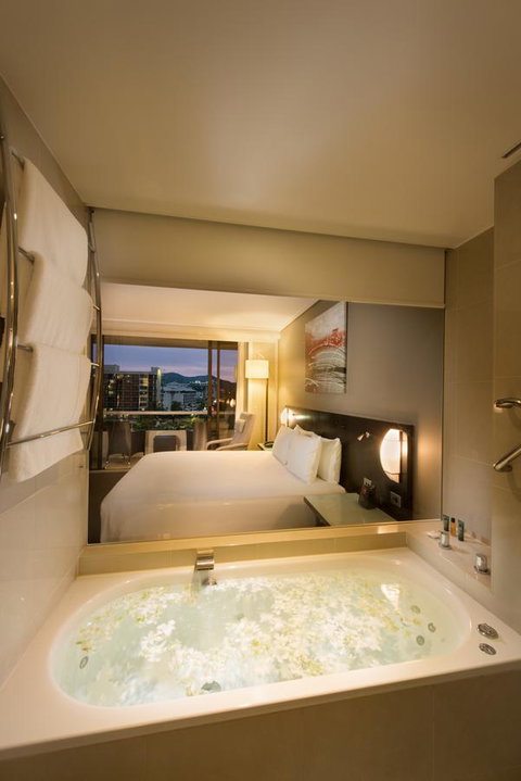 Hilton Cairns - Accommodation Sunshine Coast 22