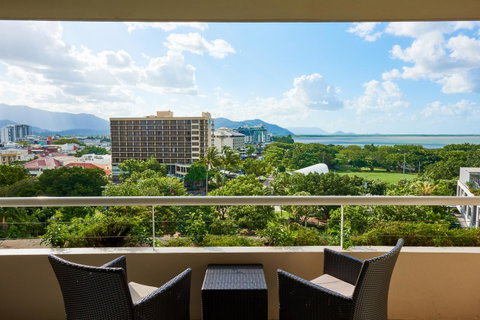 Hilton Cairns - Accommodation Sunshine Coast 12