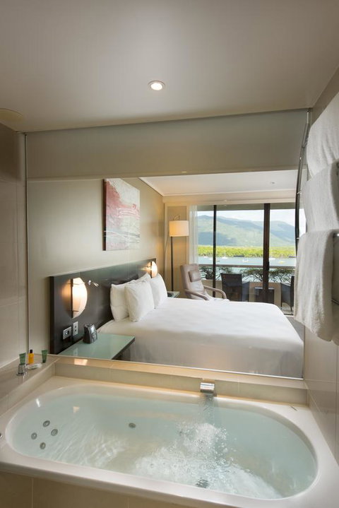 Hilton Cairns - Accommodation Sunshine Coast 2