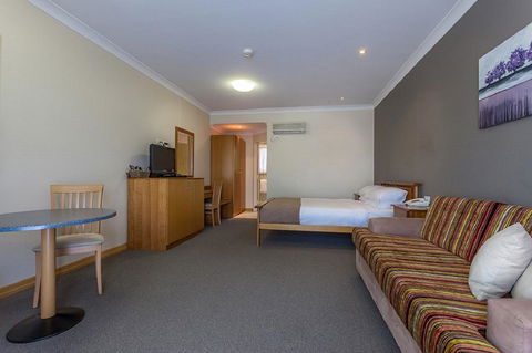 Eastgate On The Range Motel - Accommodation Sunshine Coast 4