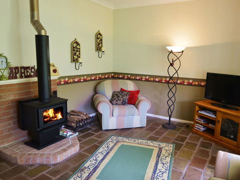 Apple Tree Cottage Montville - Accommodation Sunshine Coast 4