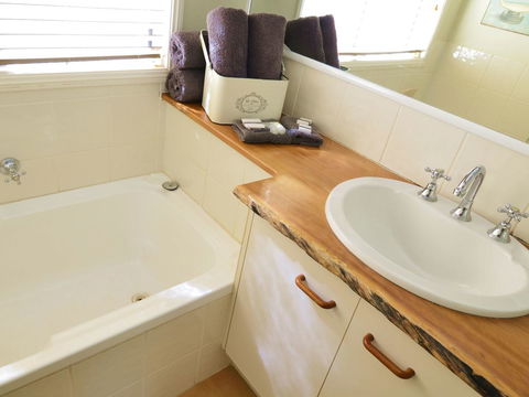 Apple Tree Cottage Montville - Accommodation Sunshine Coast 10