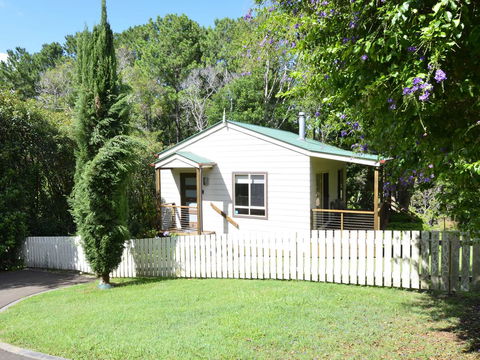 Apple Tree Cottage Montville - Accommodation Sunshine Coast 2