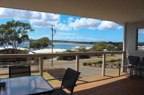 Bayview House - Accommodation Sunshine Coast 0