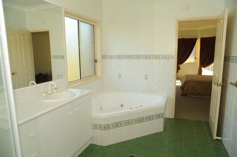 Waterfront At White Patch - Accommodation Sunshine Coast 17