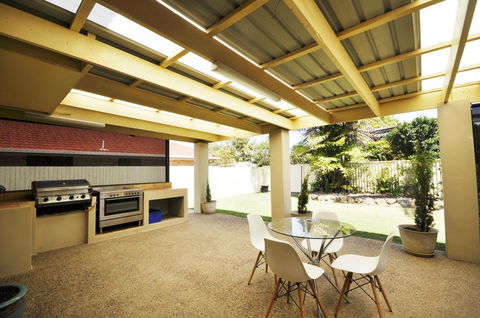 Ocean Wave - Accommodation Sunshine Coast 19