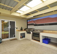 Ocean Wave - Accommodation Sunshine Coast