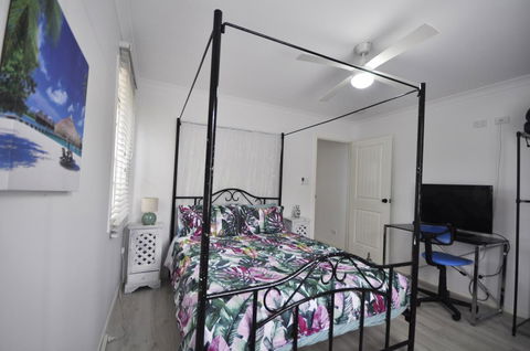 Retro Beach Flat - Accommodation Sunshine Coast 7