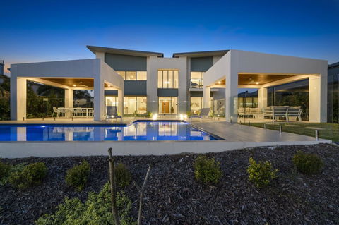 Luxury Canal Front Holiday House - Accommodation Sunshine Coast 0