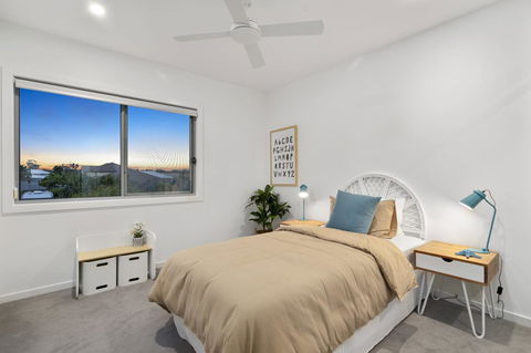 Luxury Canal Front Holiday House - Accommodation Sunshine Coast 3