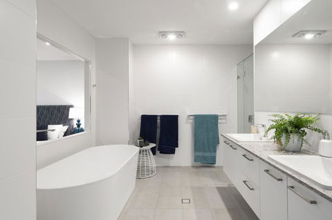 Luxury Canal Front Holiday House - Accommodation Sunshine Coast 15