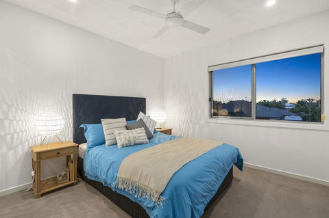 Luxury Canal Front Holiday House - Accommodation Sunshine Coast 1