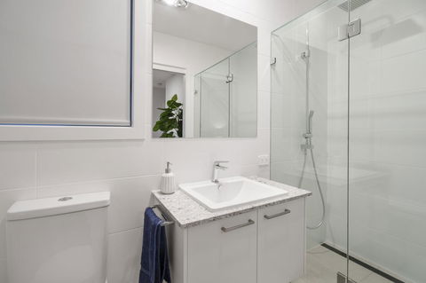 Luxury Canal Front Holiday House - Accommodation Sunshine Coast 11