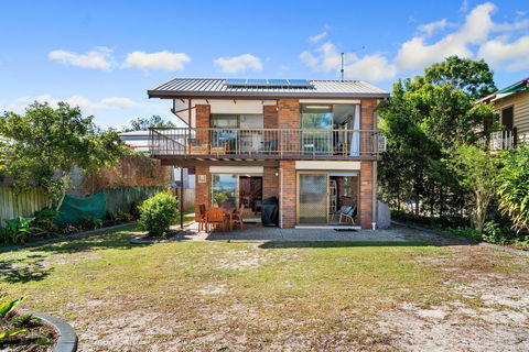 Bribie Beach House - Accommodation Sunshine Coast 4