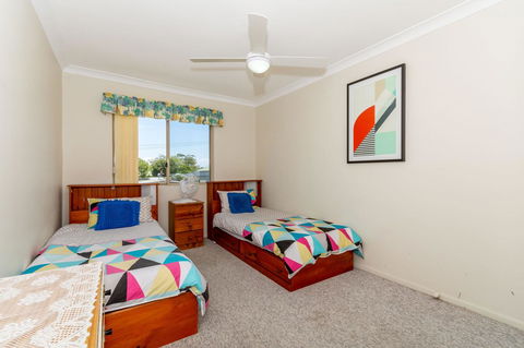 Enjoy The Sea Breezes From The Balcony - Boyd St, Woorim - Accommodation Sunshine Coast 5
