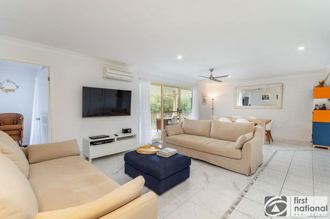 Immaculate Spacious Second Floor Unit Overlooking Pristine Parklands - Accommodation Sunshine Coast 9