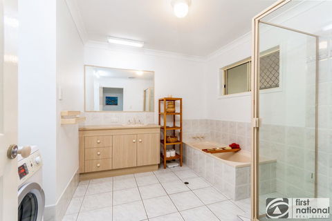 Immaculate Spacious Second Floor Unit Overlooking Pristine Parklands - Accommodation Sunshine Coast 1